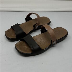 Crocs‎ | Cleo V sandals size 9